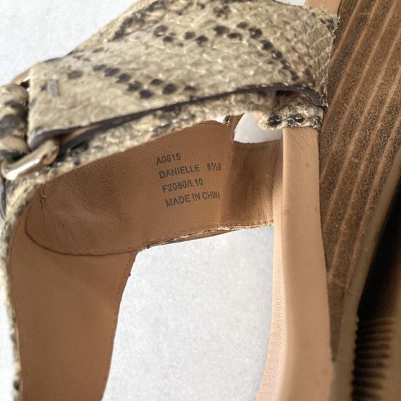 Coach wedge slingback Danielle sandal, neutral snakeskin / python print, t strap - Picture 4 of 8